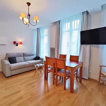 Apartamento Il Etait Une Fois Luchon, T2, Centre Luchon, Wifi, Casier A Skis, Ascenseur, 4 Personnes Bagnères-de-Luchon Exterior foto