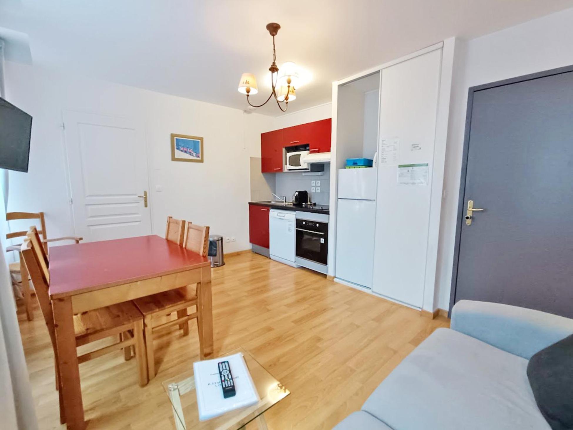 Apartamento Il Etait Une Fois Luchon, T2, Centre Luchon, Wifi, Casier A Skis, Ascenseur, 4 Personnes Bagnères-de-Luchon Exterior foto