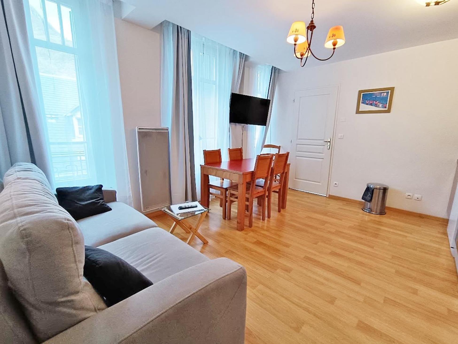 Apartamento Il Etait Une Fois Luchon, T2, Centre Luchon, Wifi, Casier A Skis, Ascenseur, 4 Personnes Bagnères-de-Luchon Exterior foto