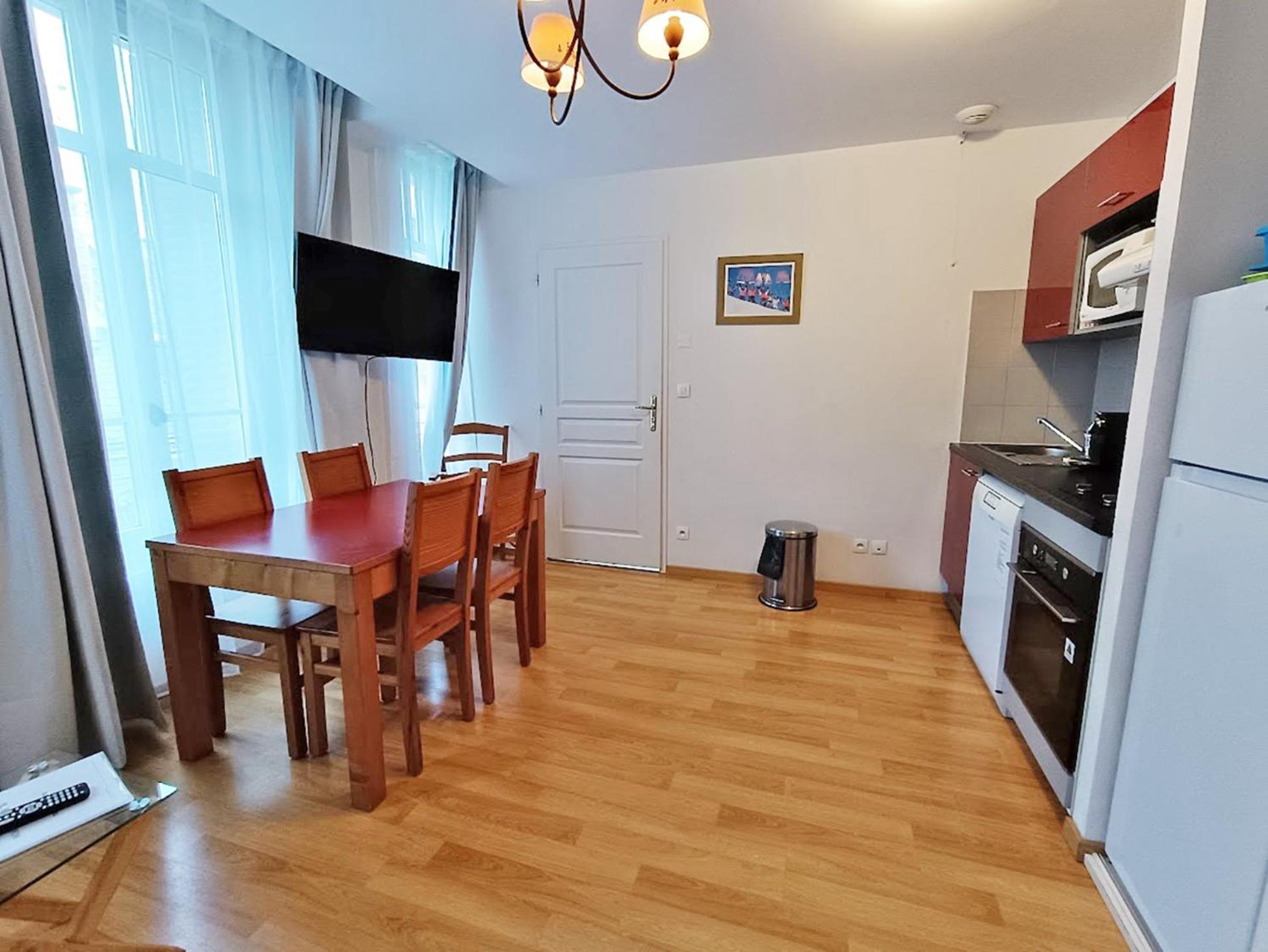 Apartamento Il Etait Une Fois Luchon, T2, Centre Luchon, Wifi, Casier A Skis, Ascenseur, 4 Personnes Bagnères-de-Luchon Exterior foto